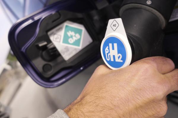 gas pump with hydrogen sticker
